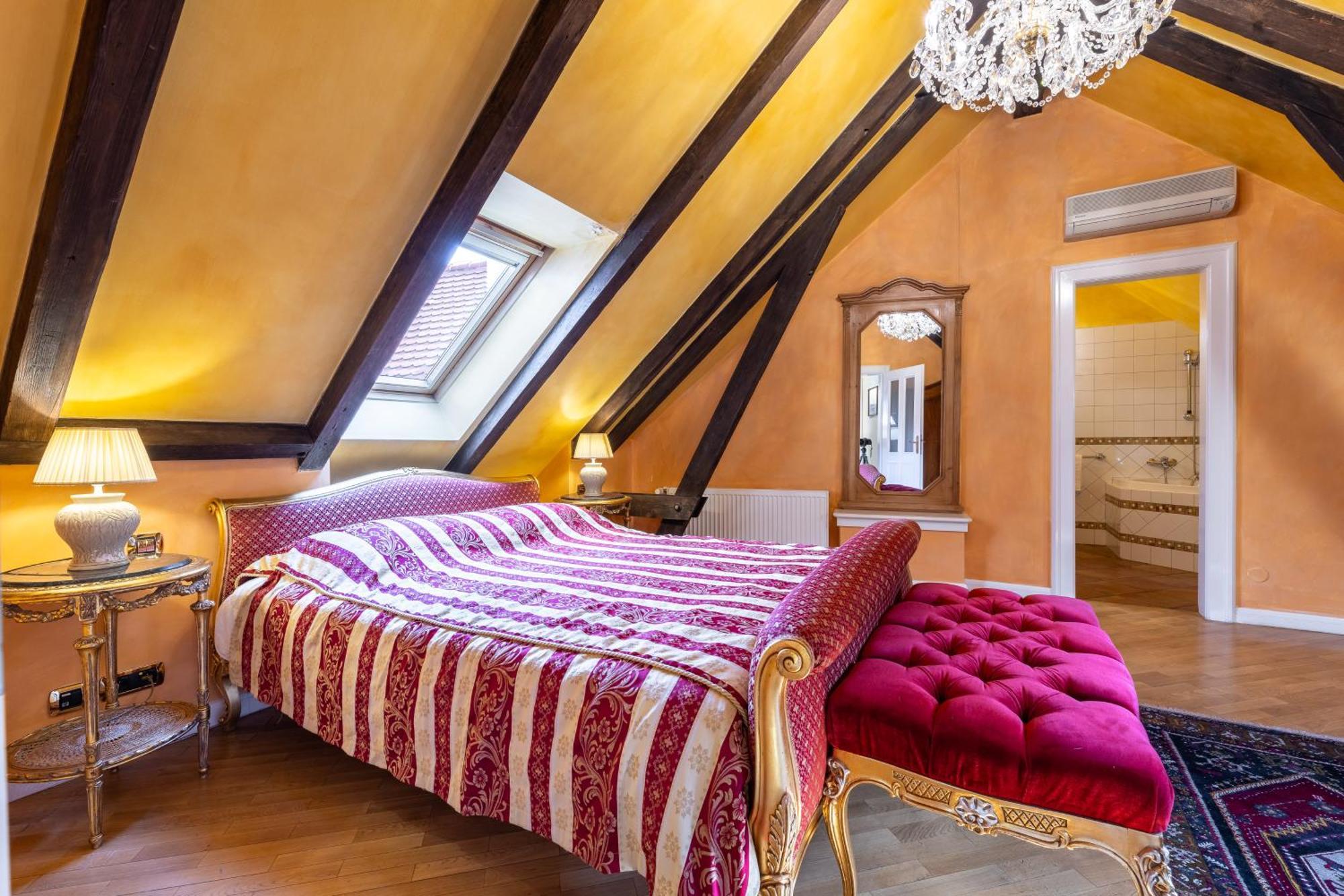 Nosticova Apartments Прага Стая снимка